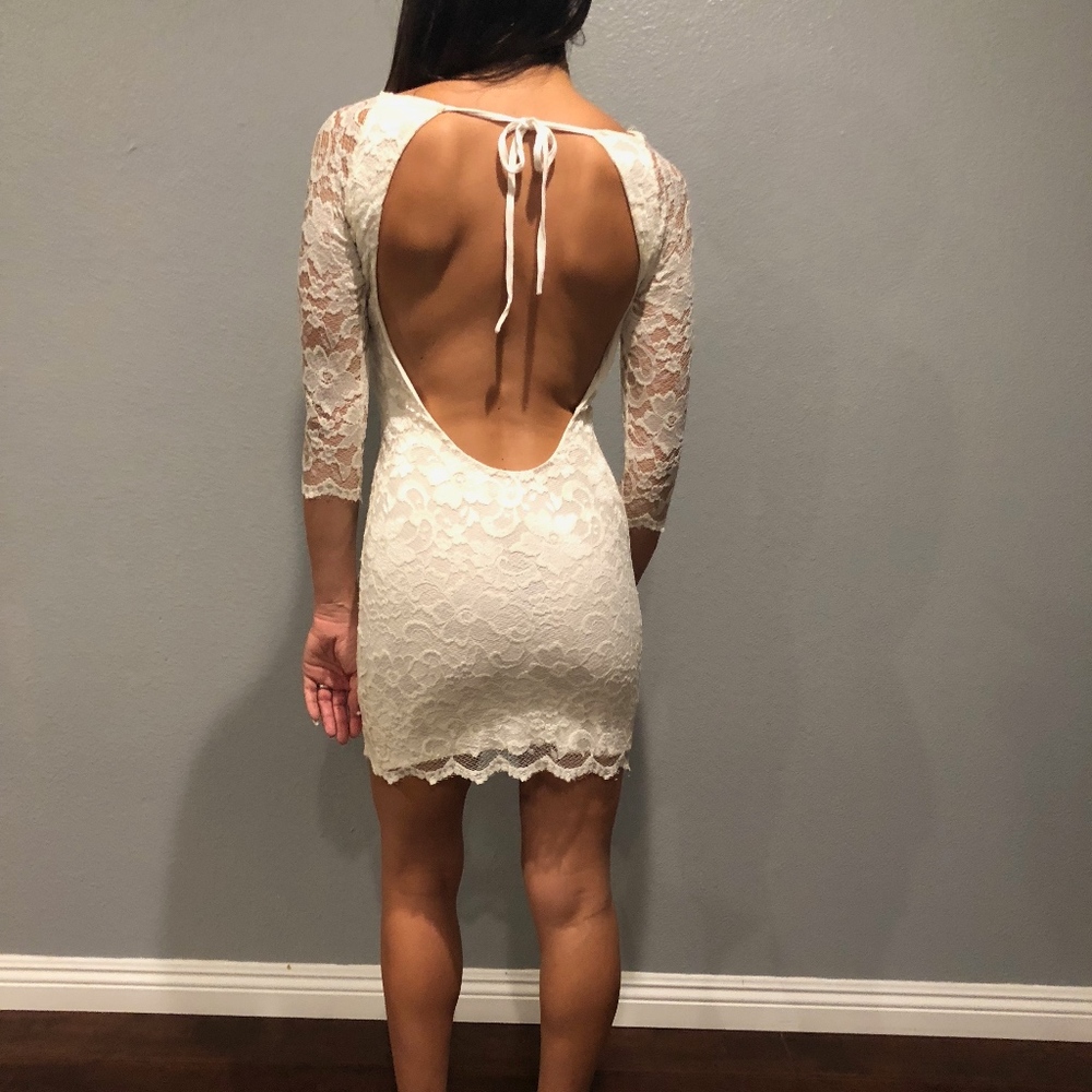 WHITE LACE BACKLESS DRESS